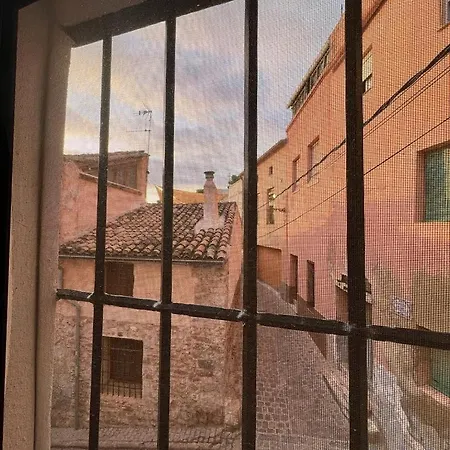 Casa De Piedra En El Casco Antiguo De *